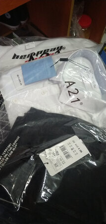 很喜欢A21的衣服，青春洋溢，物美价廉，还送了一个6周年礼品，非常喜欢，点赞！