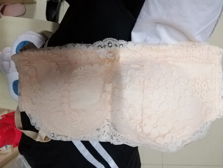 挺好看的，还送了一副肩带，适合小胸，聚拢效果不错，但是稍微有点压