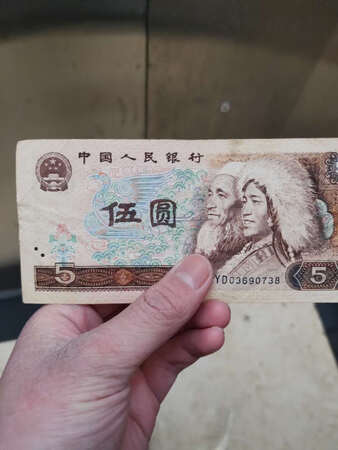 旧是旧了点，但是蛮好的 有收藏价值 下次我还会买个新的