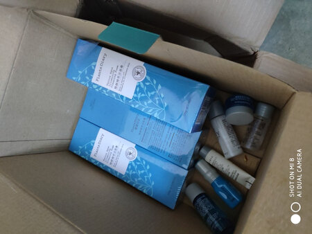 挺不错的，老婆一直用着家，温和不刺激，有时候我也会用一下，感觉不错。挺润，瓶子也挺好看
