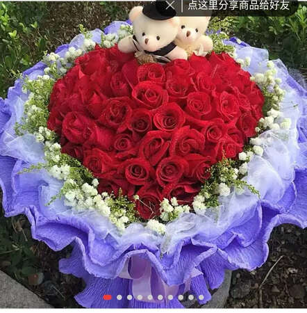左边是实物图，右边是商家的，明显不是同一种，花束外围包装纸颜色不敢恭维，熊也是不一样的，整体制作完全违背了我当初买它的初心！不值得这个价钱感觉，差评?