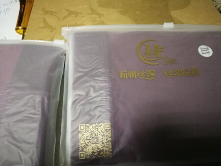 穿着不错是真丝，我以买过2次，值得推荐。