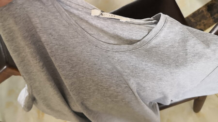 蛮贴身的，衣服也蛮厚的，不错