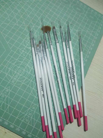 好看快递好评，用来给娃娃上妆的点赞。