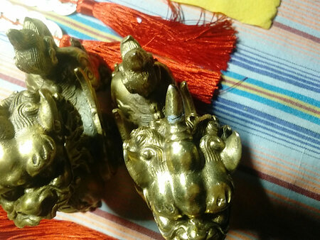 很棒，但有点小裂纹，背部一个细致，一个不好。总体还可以。