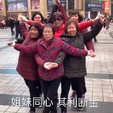很不错，戴手上超帅的，功能还挺全，虽然没法接电话，但是多加的各种消息提醒和推送弥补了这一缺点，续航能力还是不错的，两天有余，充电一个小时左右，总体来说体验感很棒，值得购买，表盘有点多，换不过来