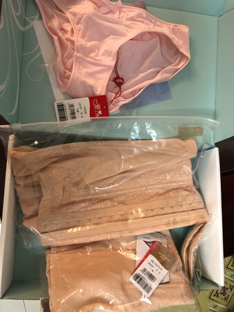 发货很快，第二天就收到了，一直没买，12.4号有参加优惠后和塑身内裤一起300多买的，价格很优惠，去专柜试了码数感觉还可以，我身高170，产后体重138，下胸围85，XL码刚刚好，送了一条粉色的小内裤哈。