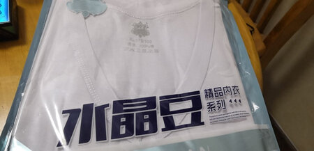 衣服还不错，弹力挺好的，做工也还行。尺码略偏小。