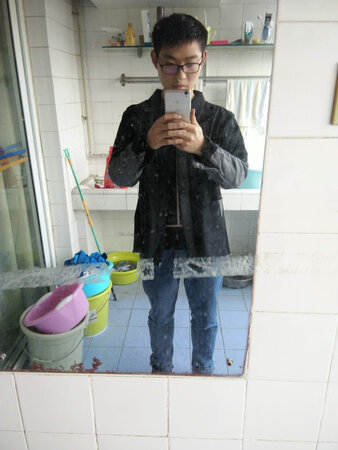 衣服很合身，就是有点掉色