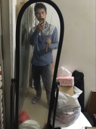 宝剑我很喜欢。划了一下纸很锋利。值得购买。