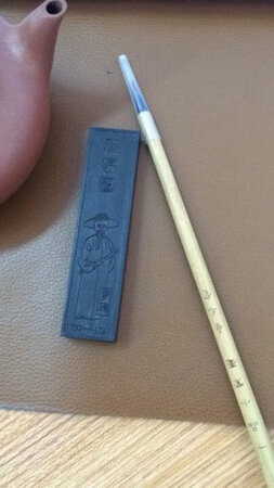 包装真的是高大尚啊，送人很好，自己用也不错，写字手感很好，也不掉毛，不错，?！