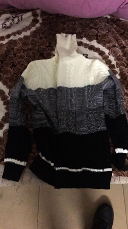 衣服不错 脖子部位比较紧，建议再大一点 没有发现掉色。没有什么气味。一次很好的购物。