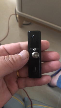 很结实啊，全金属的，每个还送了个小内六角扳手的，良心卖家啊
