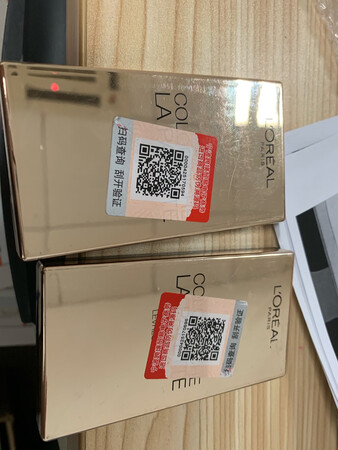 不是很好用，那个刷子还掉毛，简直是噩梦，到货盒子都刮花了，直接这样放快递盒里面，连个包装都没有，一看就感觉很Low，是正品吗