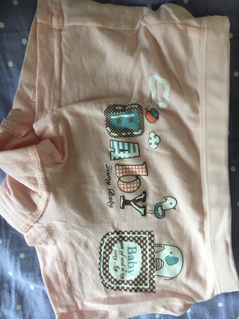 买了4条装的，纯棉的摸着很舒服，洗过让宝宝穿到幼儿园了，图案也很可爱