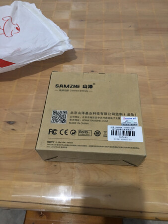 今天拍的第二天就到了很个力质量很好很结实就是有点硬必定有这么宽厚还带保护网