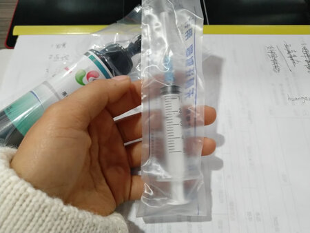是佳能专用的，挺好的，还送了一个针管，一整套，用起来刚刚好，小白也可以用起来