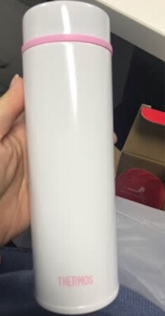 收到后测试了一下，24小时后水温也还暖的，东西比较轻，买给老妈的，比较满意