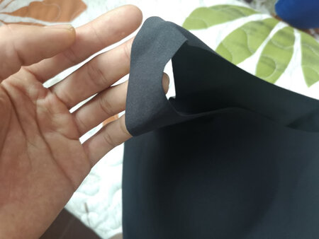 面料很柔软，穿起来非常舒服就像没穿一样，而且穿久后内衣完全不会有勒痕，从后面看也不会有内衣的痕迹，真的很好。价格也合适，希望以后的优惠力度大一点！会继续回购的。