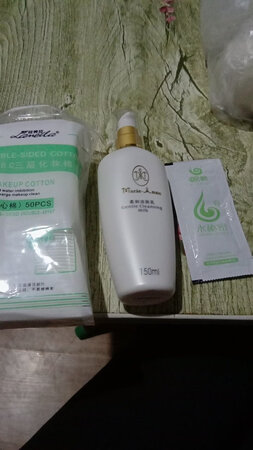刚收到   跟实体店的一样  本人很喜欢 希望以后在买她(他)家的其它货  也很实体店一样