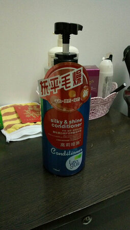第一次用这牌子，还可以，挺顺滑的，用完还会再购买！