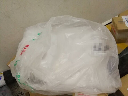包装简陋用个塑料袋装着就不说了，封口都没封住，标牌也是掉了放在包里的，