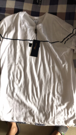 衣服还行，物流有点慢