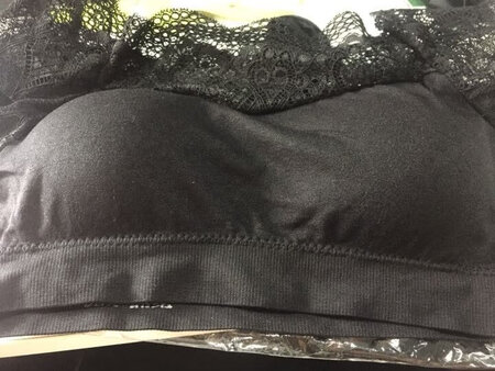 物流很快，包装很仔细。内衣质量很好，款式也好看穿着很舒服，而且又比实体店的便宜，很满意，有需要还来。