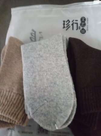 物流快，羊毛袜厚实，已穿上一双很舒服。