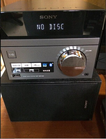 可以有。收音机、cd、dvd、蓝牙、usb都有了，全面。音效及格。必须赞一个，京东的物流还是杠杠的，小哥的服务态度很好。东西很容易上手，看着说明书操作就好，音质挺棒，重低音很舒服！满意！后面慢慢用再追加评论