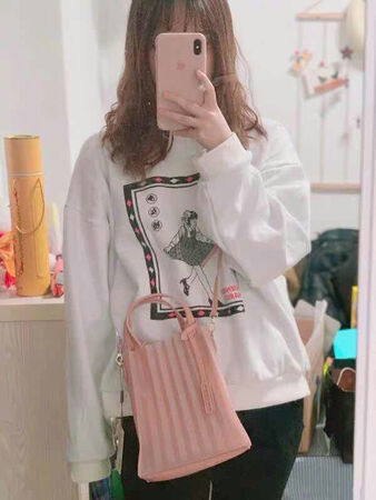 质量不错，正品，颜色很正，百搭款，很喜欢