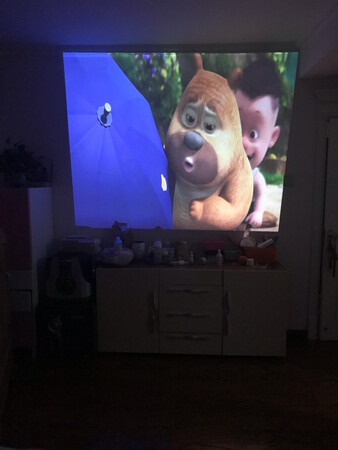 很清晰，闺女可以不用iPad看动画片了，保护视力！