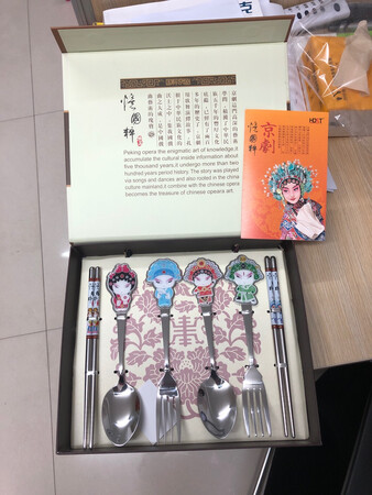 不错，准备带到国外参展的时候送给国外客户的礼物