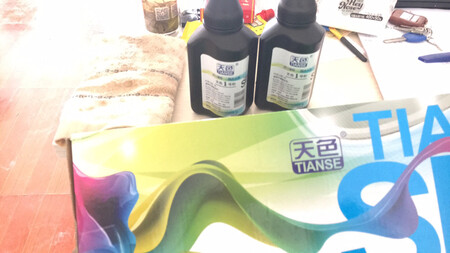 刚拿回来不会安装以为买错了，申请了无理由退货，然后客服主动打电话给我，仔细教我，查看问题所在，服务态度很好，一百个赞?而且赠送二瓶粉。