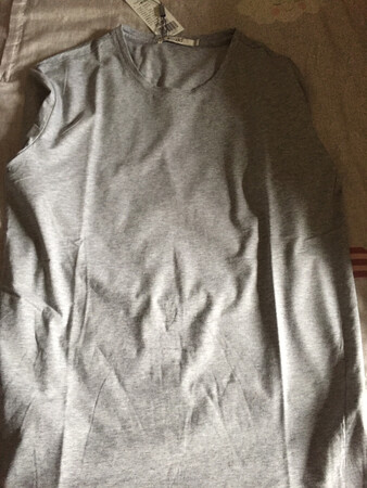 穿着挺舒服的，大小也合适，短袖确实不错哈