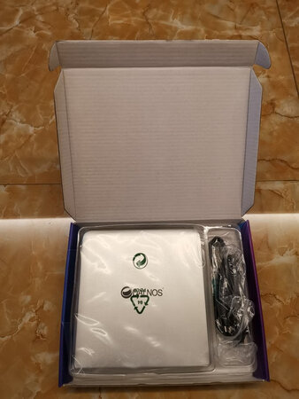 外包装完好无损，投送速度快。机器很漂亮，配件齐全，质量应当不错，但还未使用，稍后再进行评价。