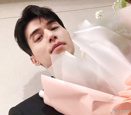 真的还挺不错，不紧身又保暖，穿了两回还没起毛球，不错，推荐购买