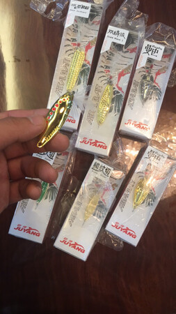 东西很好，质量不错，是我买过质量光泽最好的亮片