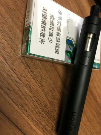 烟油抽着很舒服，去年买别家烟油嗓子干才不抽了电子烟，这家烟油抽着嗓子一点不干，很舒服！全5星