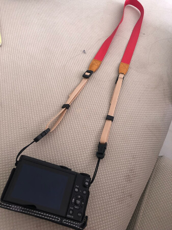 感觉很结实。有安全感。得自己动手把扣子扣好，也不难。