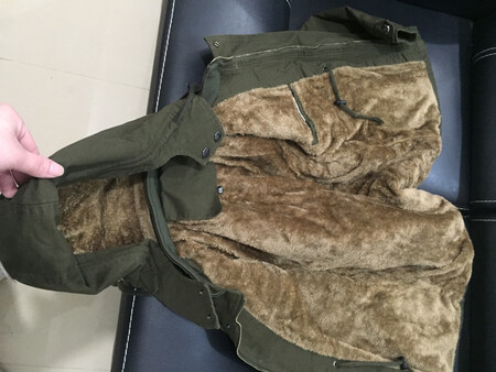衣服很厚实，穿上很保暖，里面绒绒的穿着很舒服，身高175，体重140斤，穿两个加刚刚好。