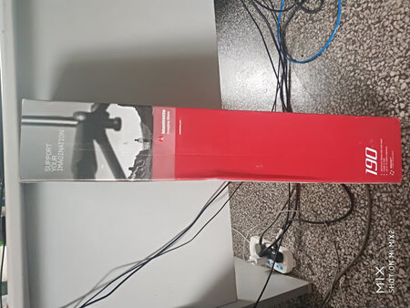 脚架不错 很稳 重量还可以 对于我这种壮汉不成问题
就是这个快递包装 也太省事了吧？
加点泡沫垫着或者气垫很贵吗？
