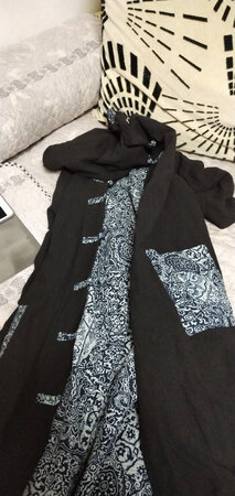 特喜欢这件宝贝，一直纠结长短，犹豫不决好长时间，最后经不住诱惑买了。忐忑不安的打开，太棒了。肥瘦长短还行，不用改了。