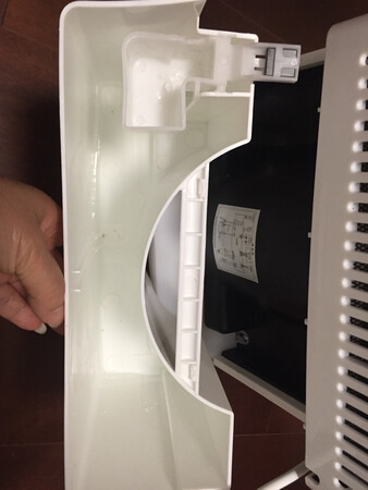 非常满意的一次购物休验。送貨快，机器样子很可爱，不占地。因为回南天，晚饭时候试着把机器放在房间，通电开机，简简单单，操作方便，不用一个小时，已听到水滴声，打开水箱瞅瞅，里面已有不少水了，房间也是干爽不少。