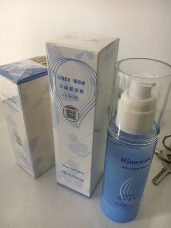 已经使用，应该是正品，东西不错?就是瓶盖摔出裂纹了