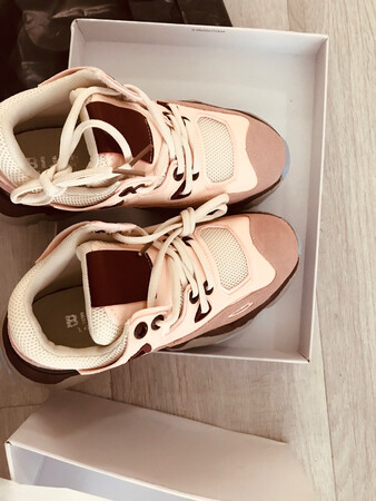 很舒服?很轻的底子很软.喜欢?