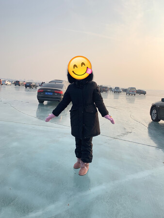 羽绒裤收到了，穿着大小合适，去查干湖穿着它还真好，不冷，很满意