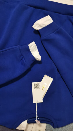 衣服宽松版型，120斤穿M都很宽松。店家服务好，换货方便，这几天买了十几件了