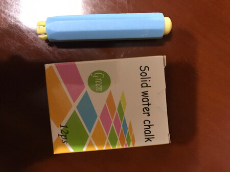 的确是无尘 得用湿布擦 但是看上去应该都受潮了 还好不影响使用