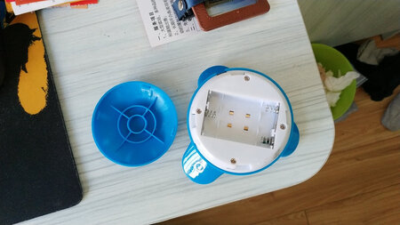 要装电池的，做工较粗糙，不推荐